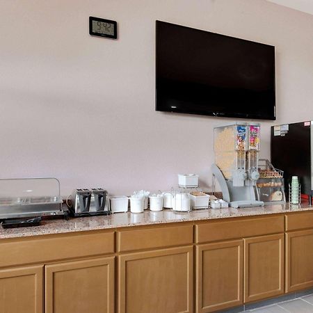 Super 8 By Wyndham Kansas City Extérieur photo