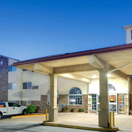 Super 8 By Wyndham Kansas City Extérieur photo
