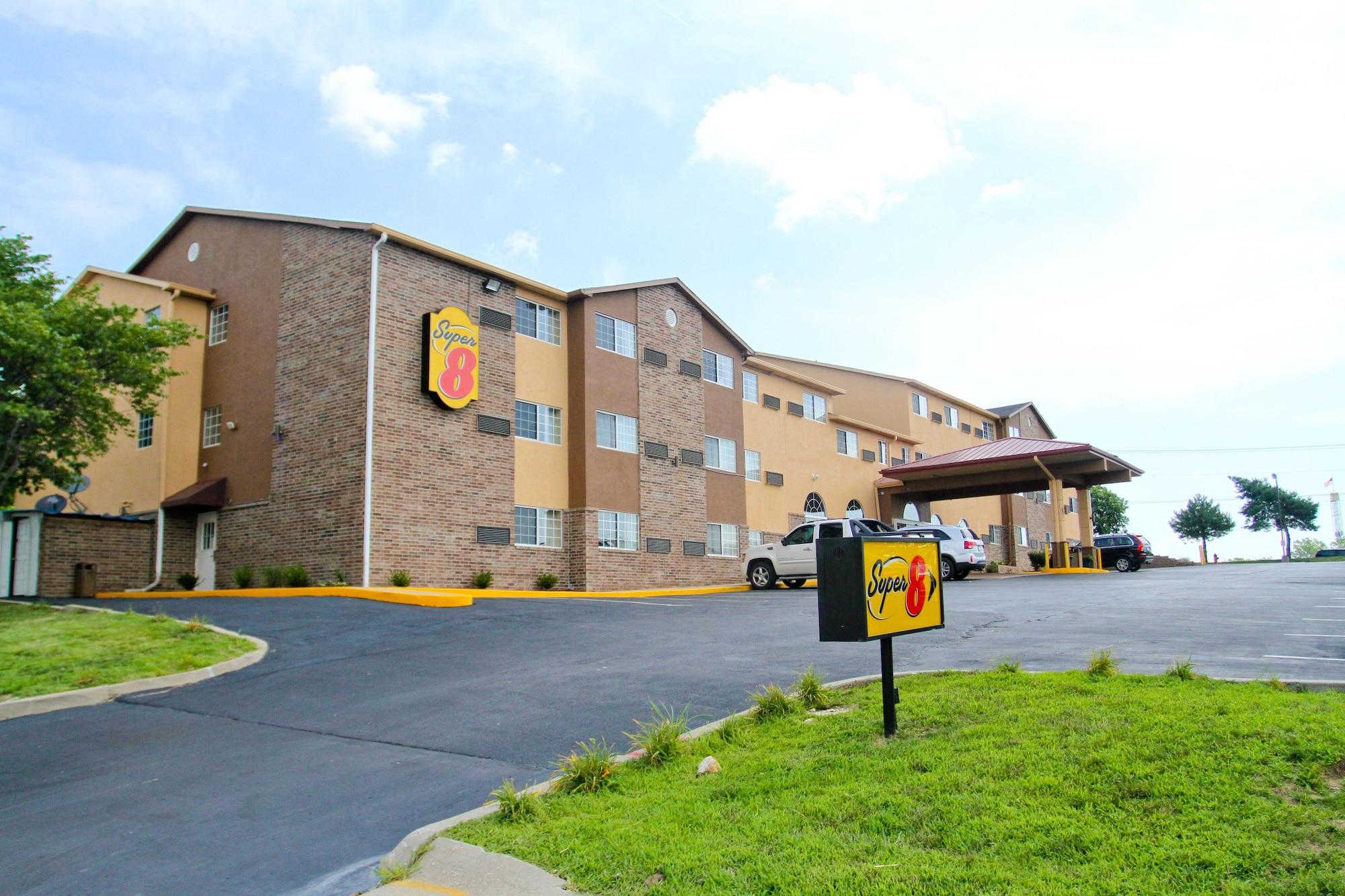 Super 8 By Wyndham Kansas City Extérieur photo