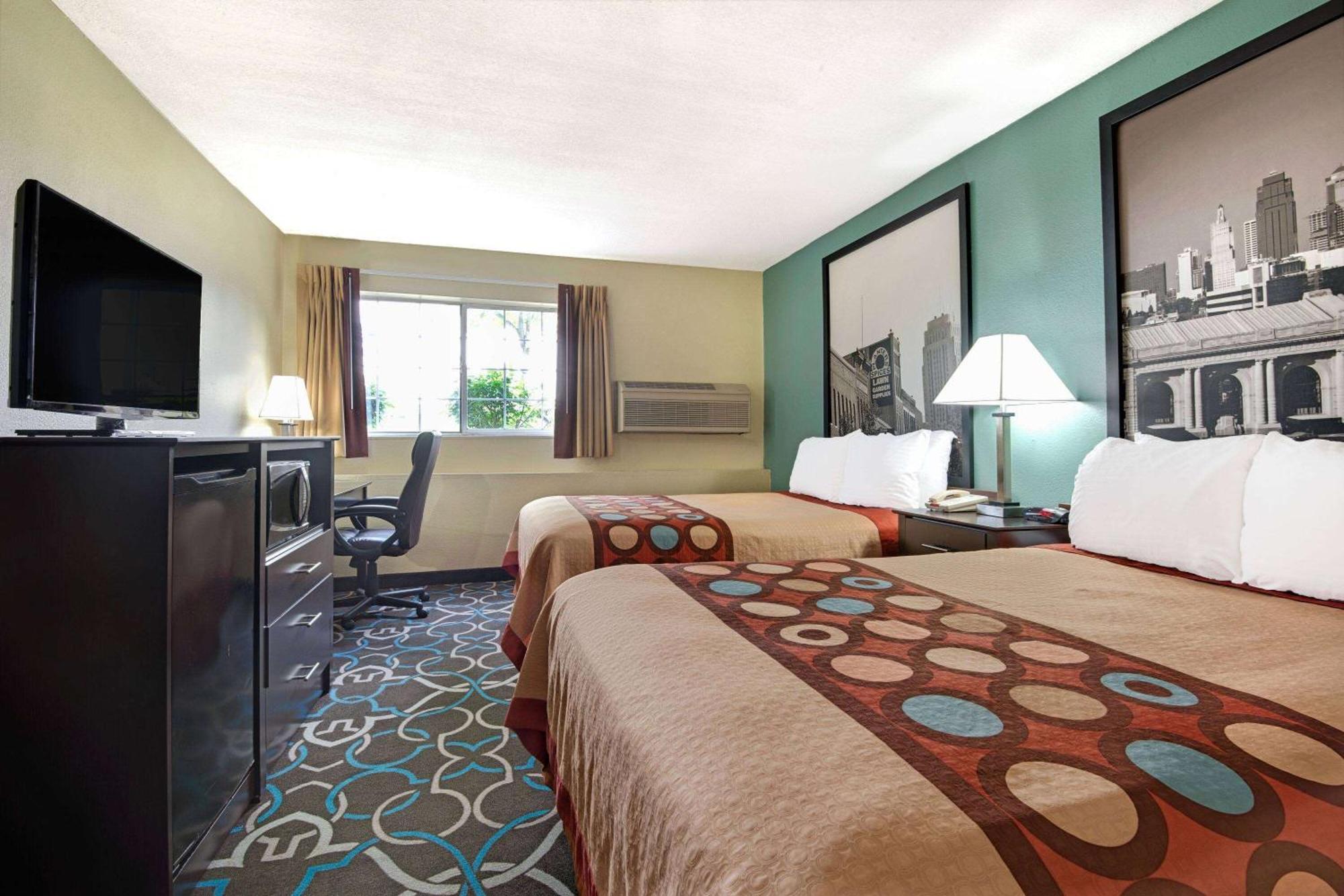 Super 8 By Wyndham Kansas City Extérieur photo