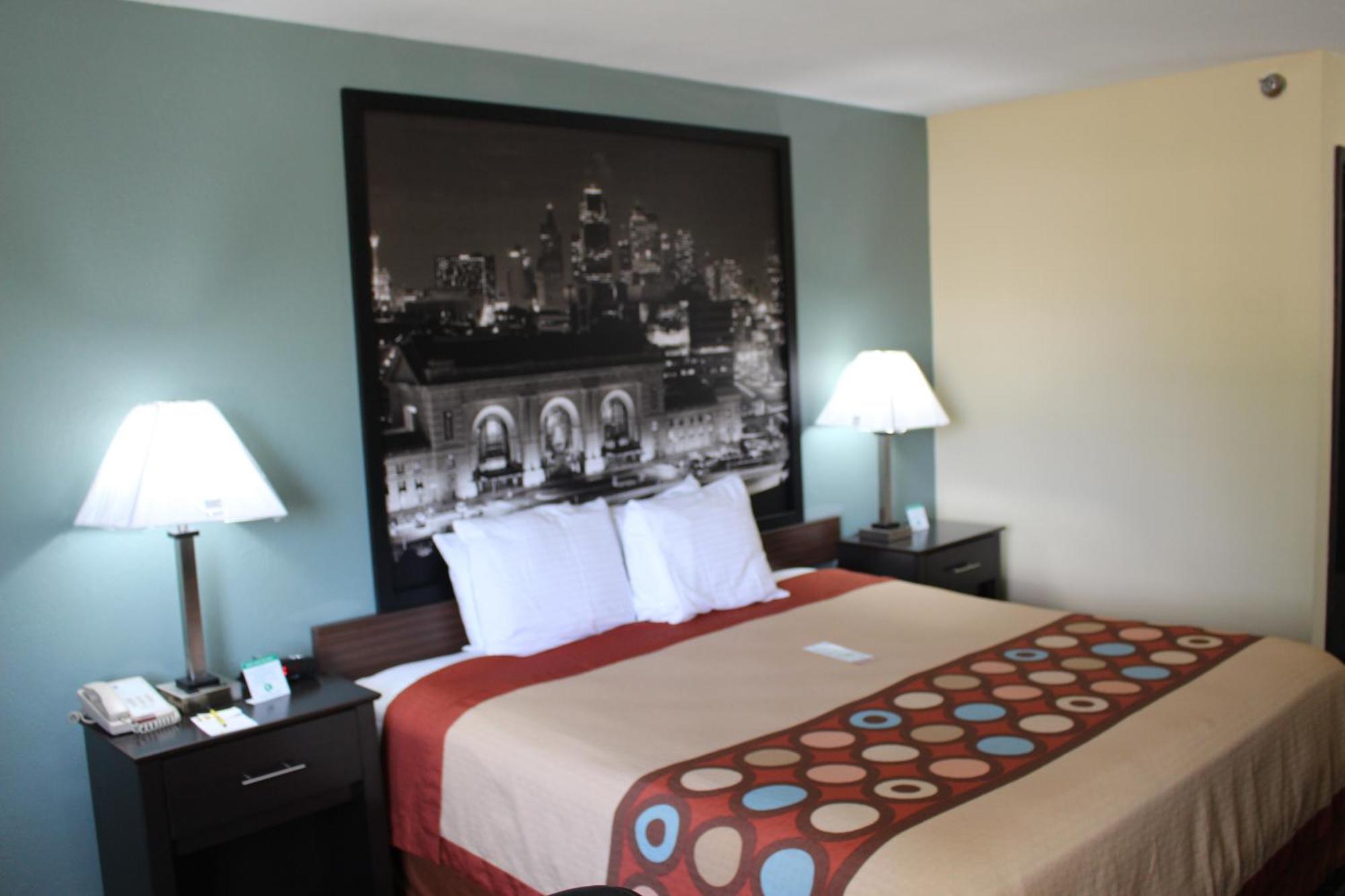 Super 8 By Wyndham Kansas City Chambre photo