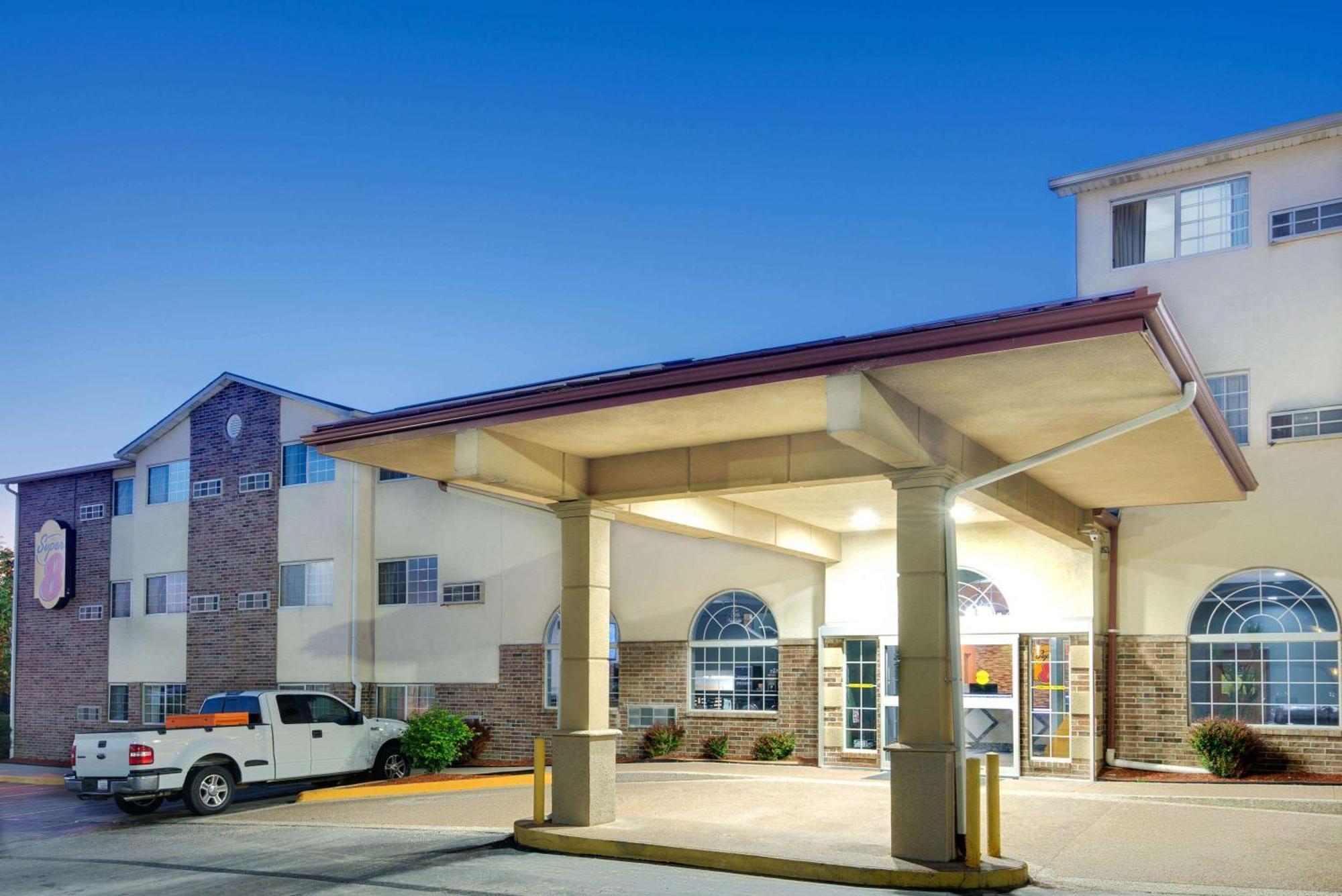 Super 8 By Wyndham Kansas City Extérieur photo