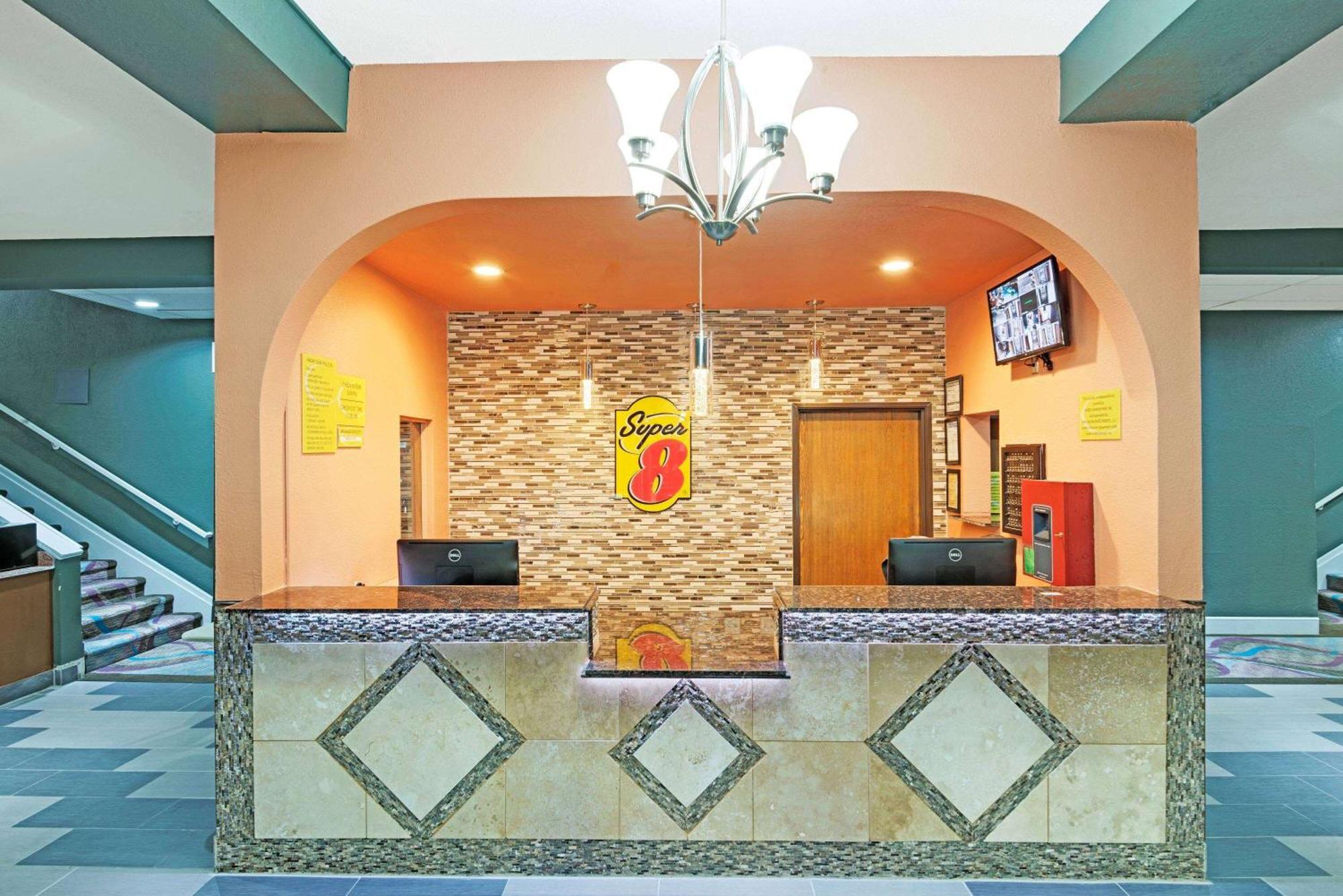 Super 8 By Wyndham Kansas City Extérieur photo