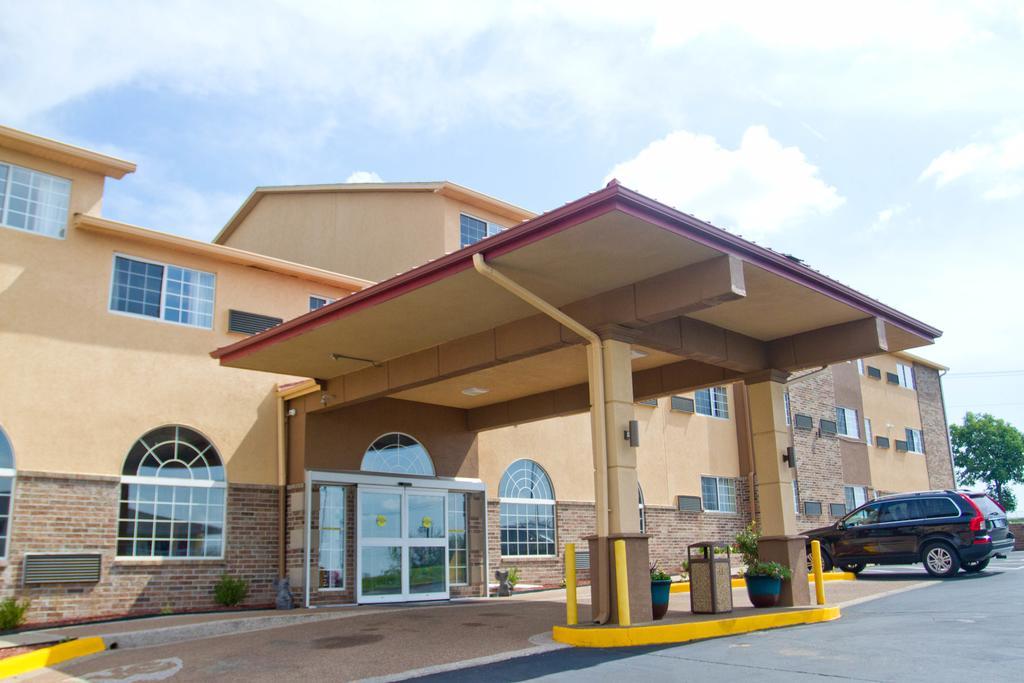 Super 8 By Wyndham Kansas City Extérieur photo