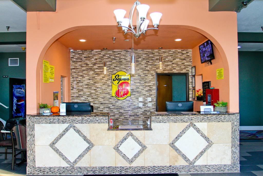 Super 8 By Wyndham Kansas City Extérieur photo