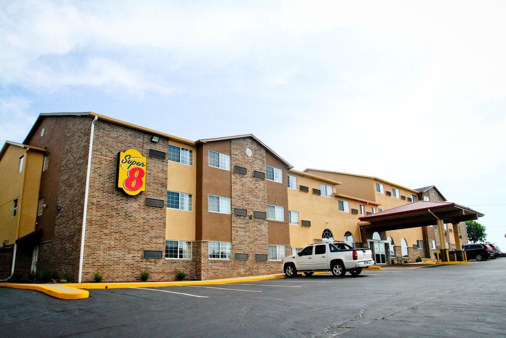 Super 8 By Wyndham Kansas City Extérieur photo
