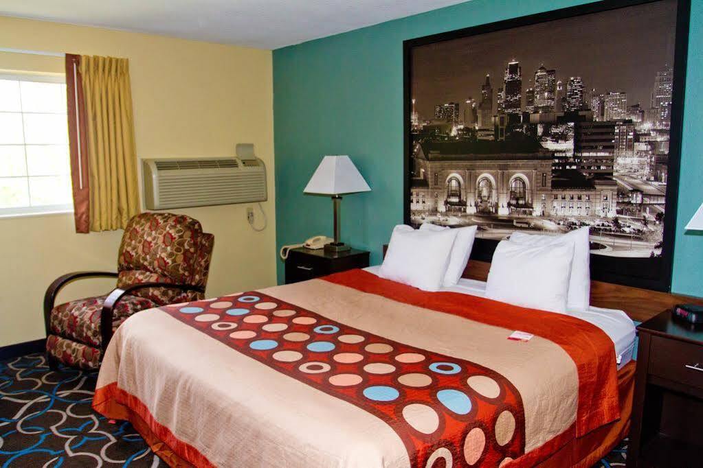 Super 8 By Wyndham Kansas City Extérieur photo